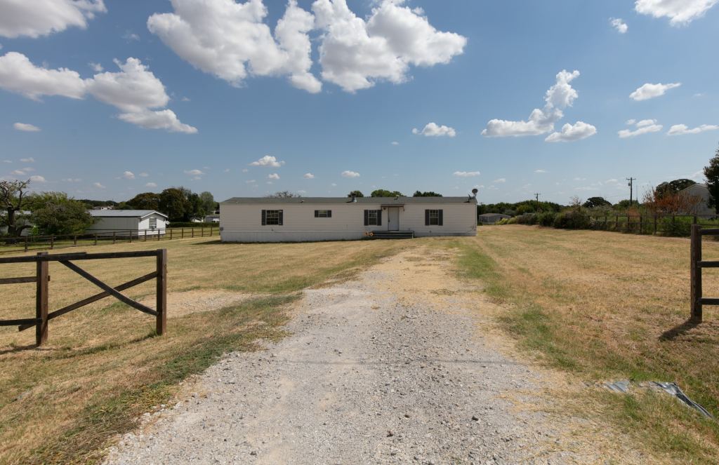 206 Creekview Meadows Court, Springtown, TX 76082 — photo 1