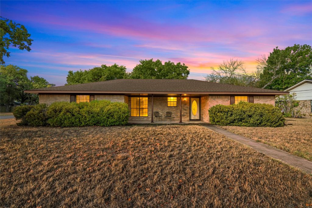 400 N Walnut Street, Waco, TX 76705 — photo 1