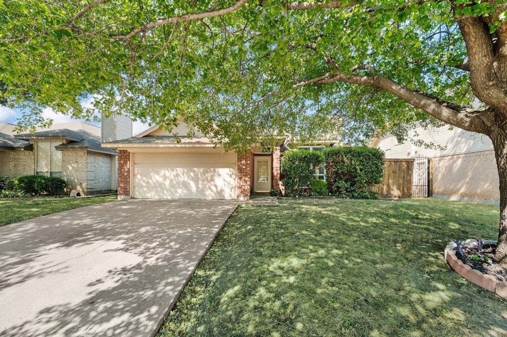 5645 Cancun Drive, North Richland Hills, TX 76180 — photo 1
