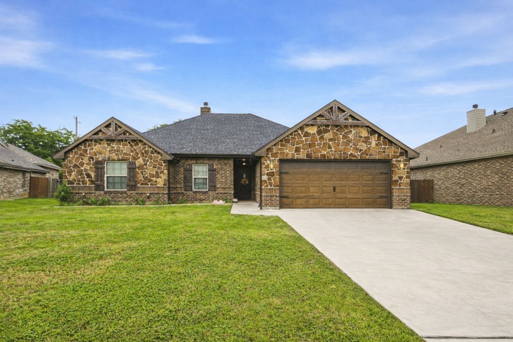 940 Elk Ridge Drive, Stephenville, TX 76401 — photo 1