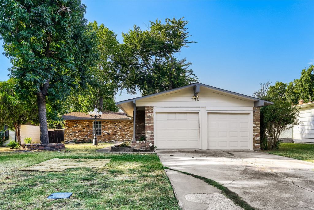741 Greenhaven Drive, Richardson, TX 75080 — photo 1
