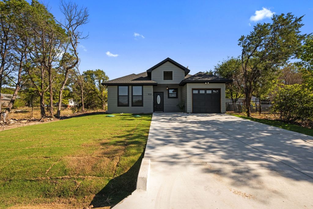 933 Nacogdoches River Drive, Granbury, TX 76048 — photo 1
