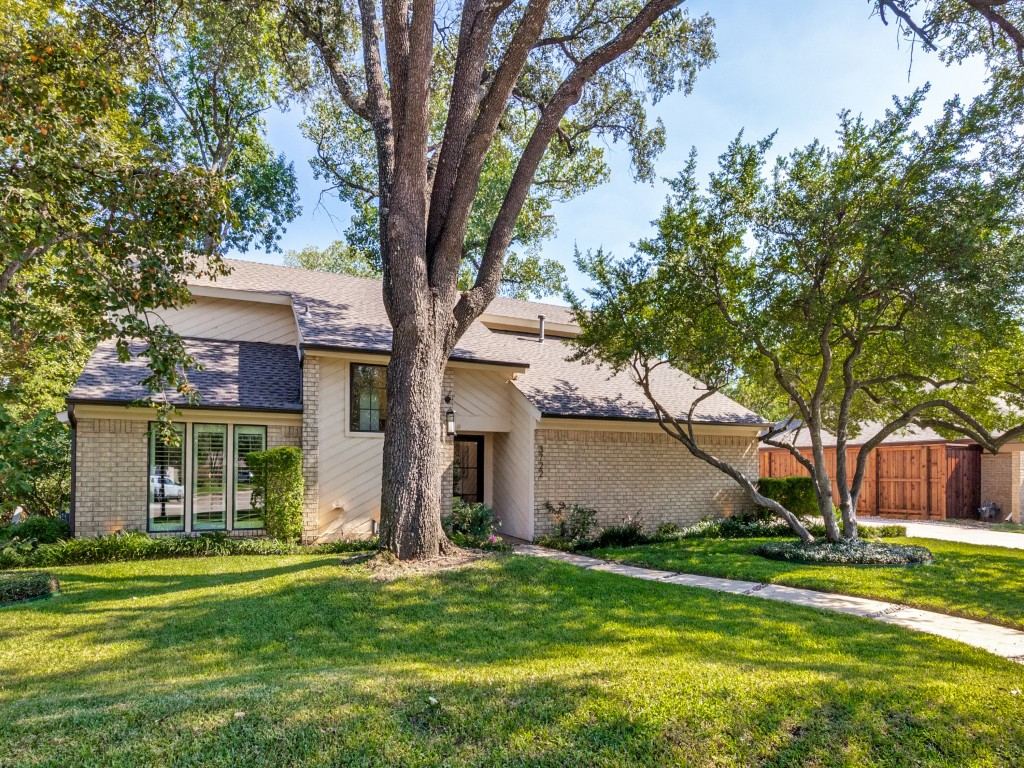 3722 Wooded Creek Drive