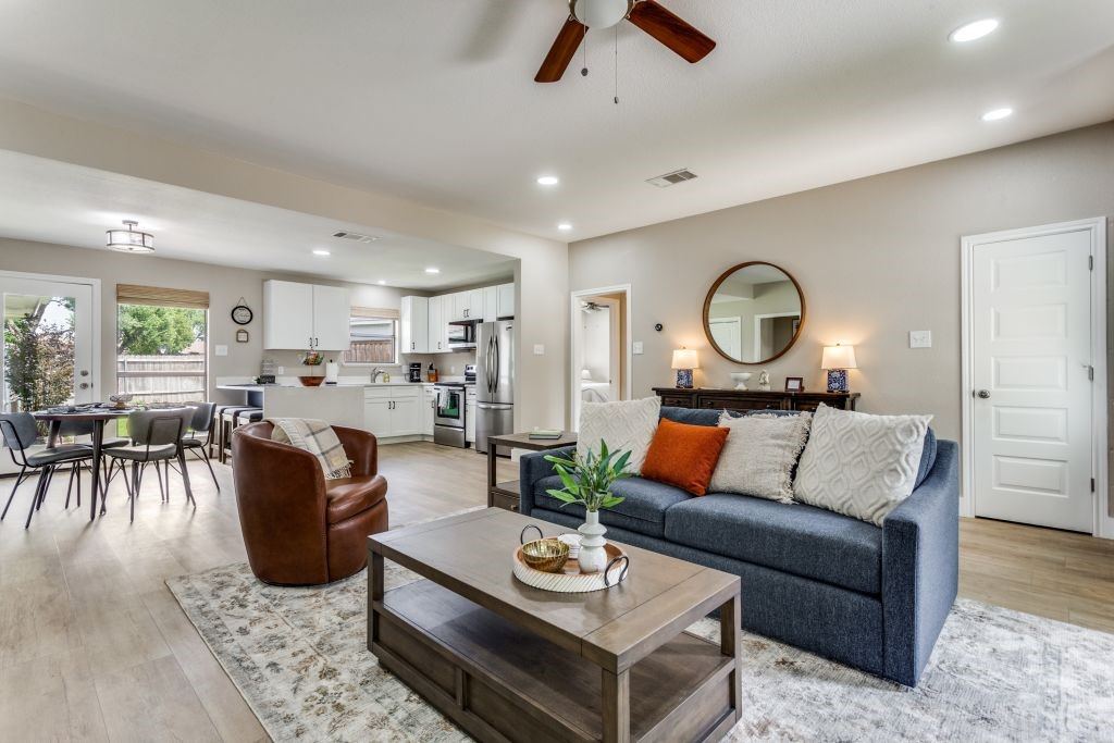 926 Hillside Lane, Flower Mound, TX 75028 — photo 1