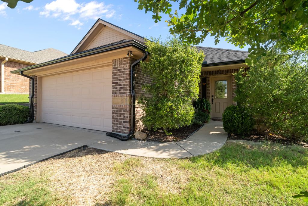 1261 Newcastle Drive, Weatherford, TX 76086 — photo 1