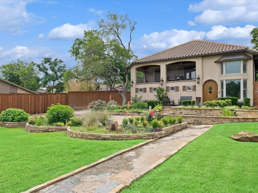306 E Rochelle Boulevard