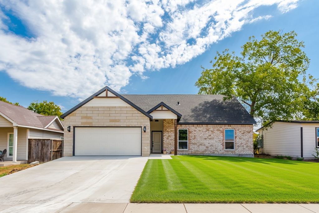 808 Wilkinson Drive, Mesquite, TX 75149 — photo 1