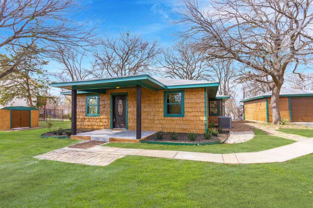 321 Crescent Drive, Pottsboro, TX 75076 — photo 1