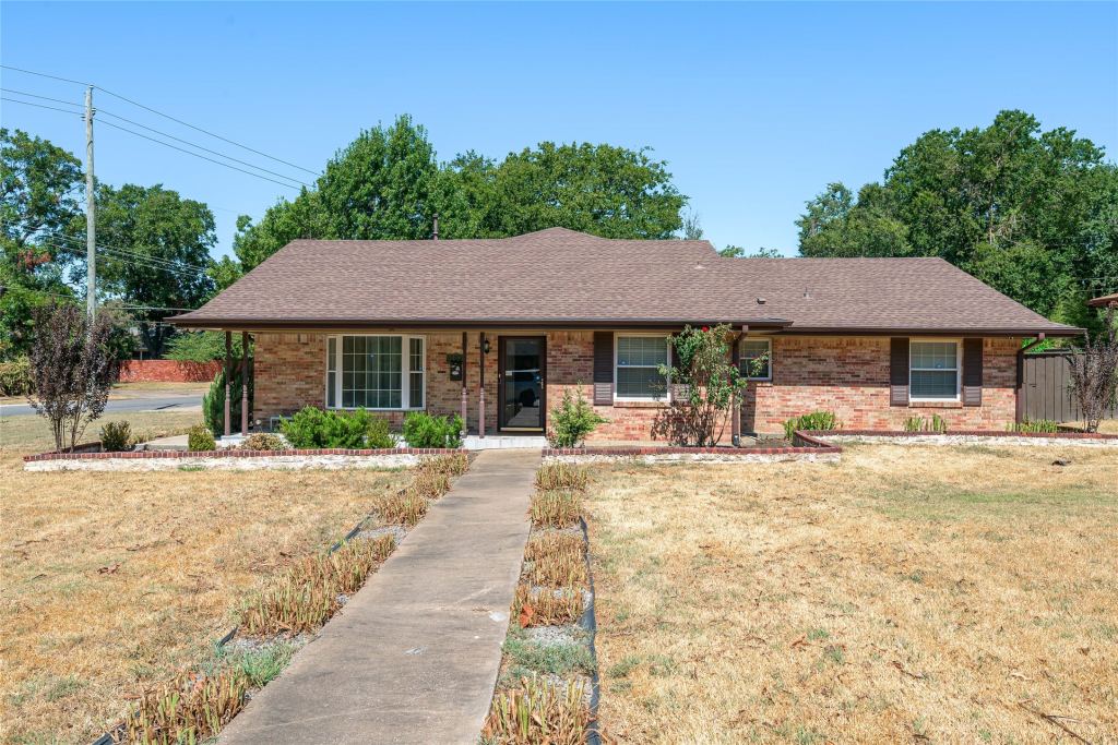 1423 W Shields Drive, Sherman, TX 75092 — photo 1