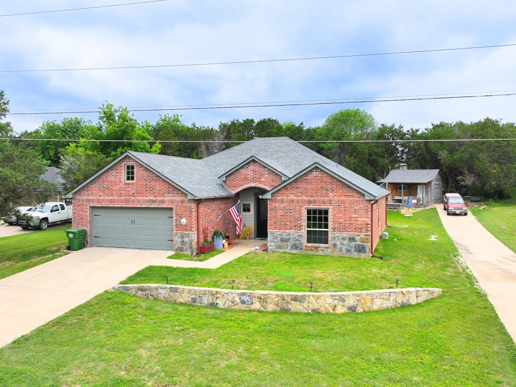 3904 Laramie Trail, Granbury, TX 76048 — photo 1