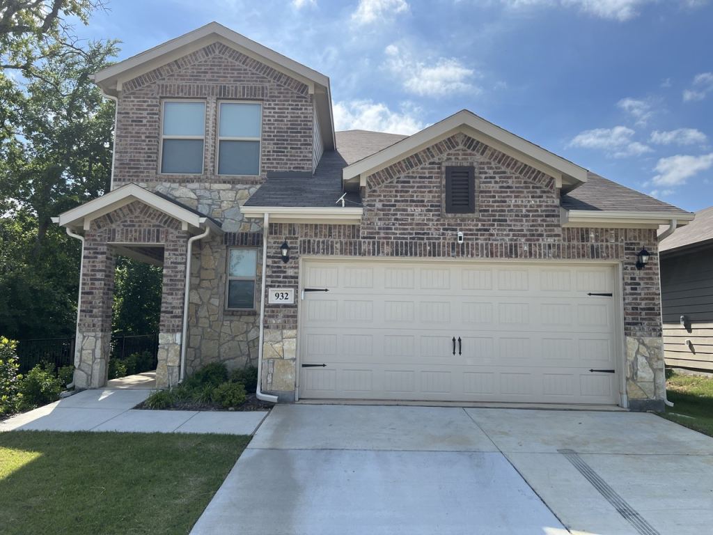 932 Crockett Street, Aubrey, TX 76227 — photo 1