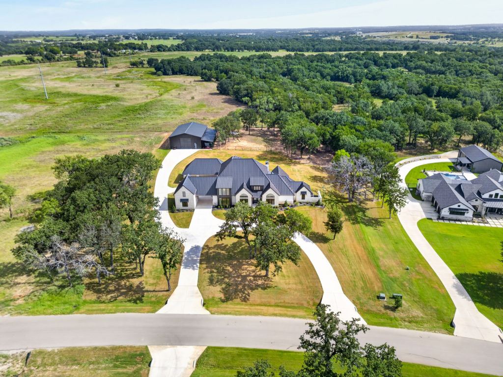 536 Royal Santana Run, Weatherford, TX 76087 — photo 1