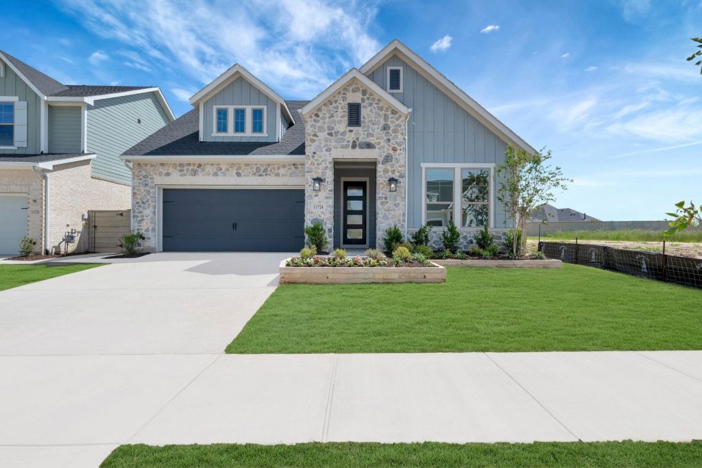 11724 Wildwood Street, Justin, TX 76247 — photo 1