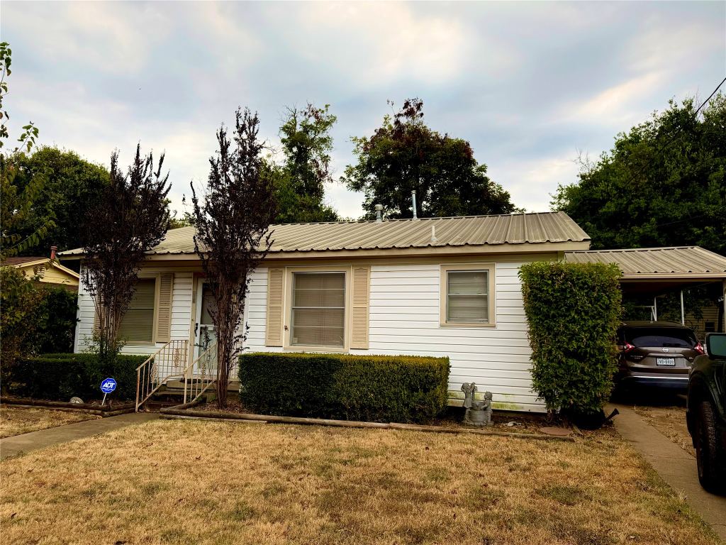 113 Moon Street, Cleburne, TX 76033 — photo 1
