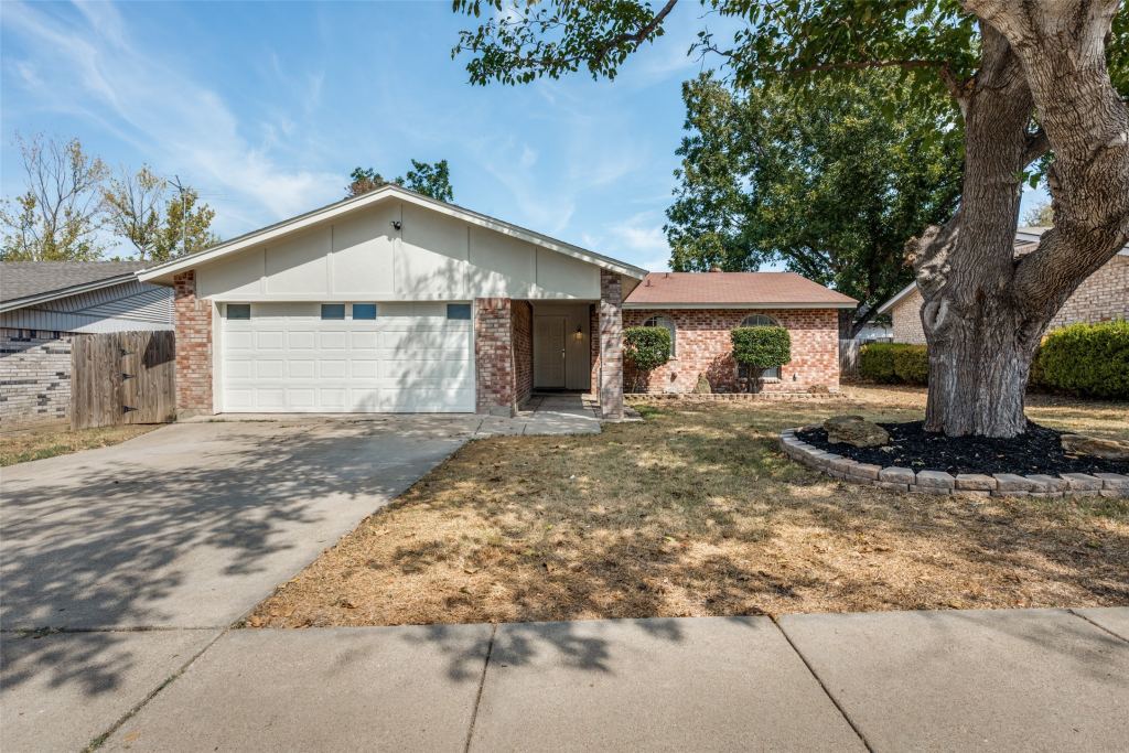 5909 Kary Lynn Drive S, Watauga, TX 76148 — photo 1