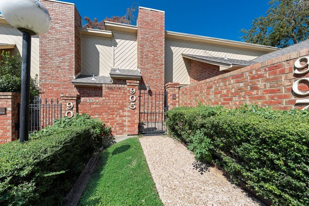 905 Cedarland Boulevard, Arlington, TX 76011 — photo 1
