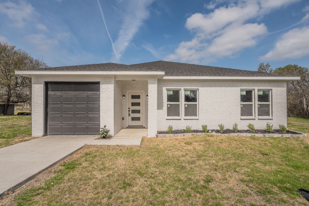 3934 Lee Street, Greenville, TX 75401 — photo 1