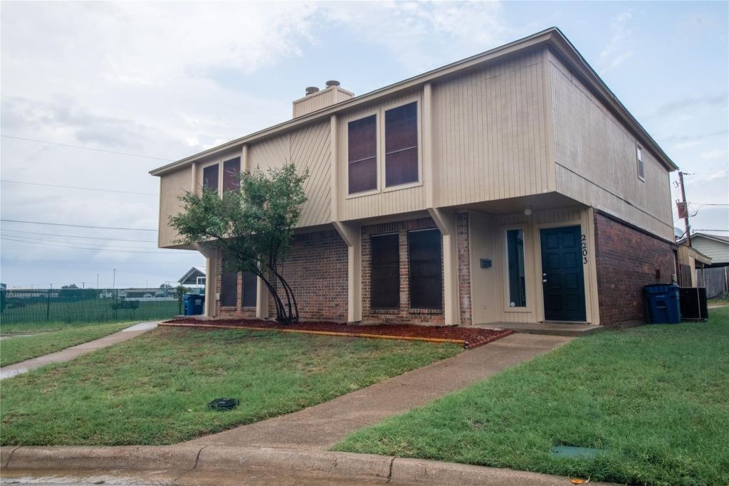 2203 Chase Court, Dalworthington Gardens, TX 76013 — photo 1