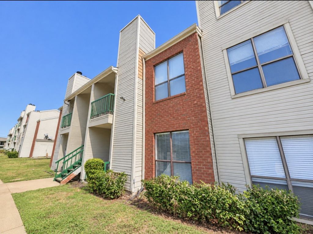 7126 Holly Hill Drive 108, Dallas, TX 75231 — photo 1
