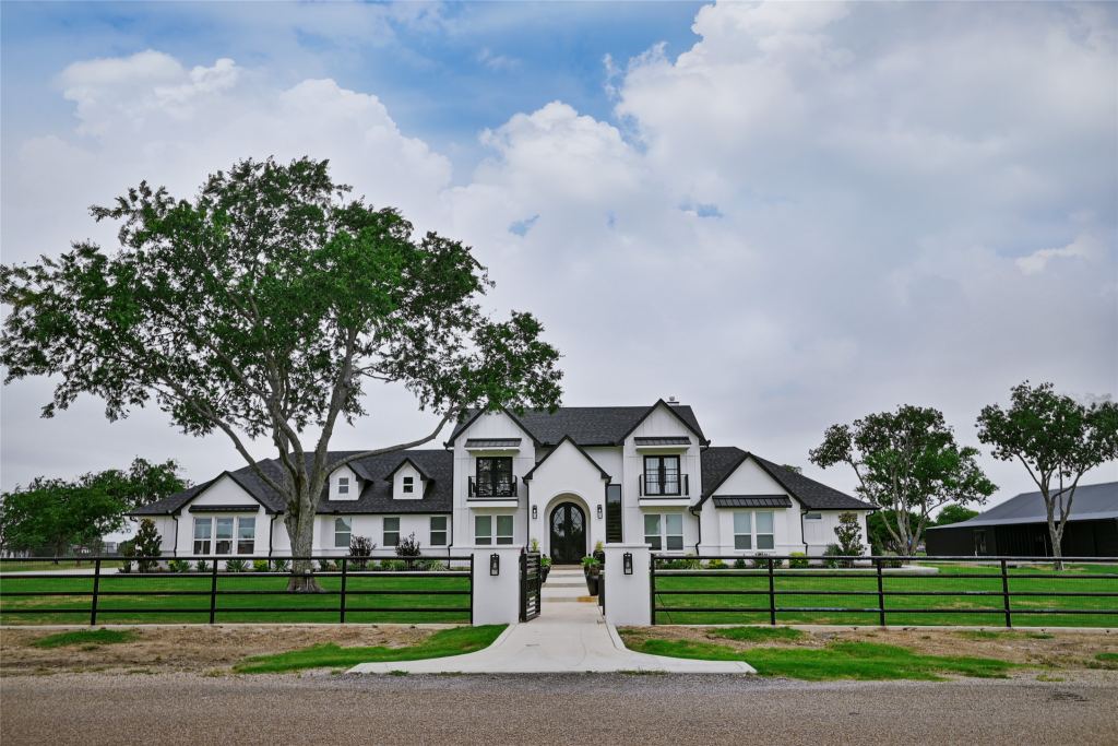 200 Corral Road, Godley, TX 76044 — photo 1