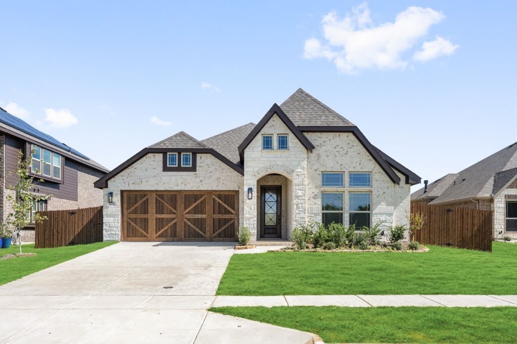 1252 Amberwood Lane, Red Oak, TX 75154 — photo 1