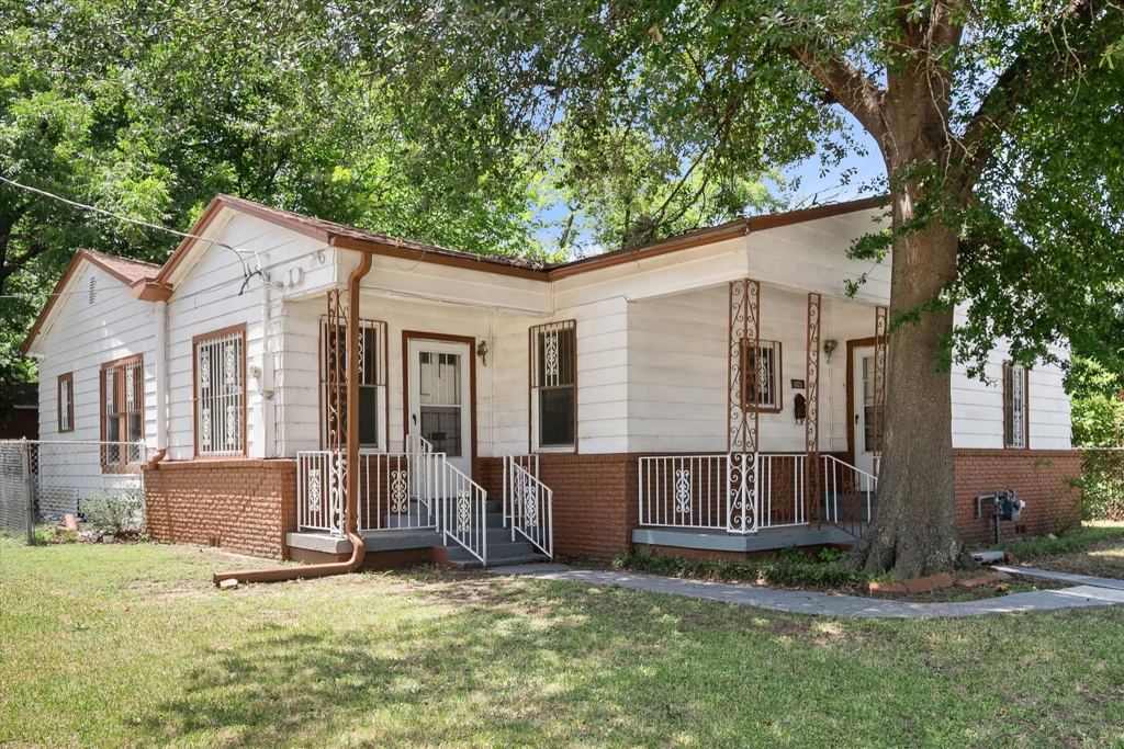 1021 Martin Luther King Jr Boulevard, Corsicana, TX 75110 — photo 1