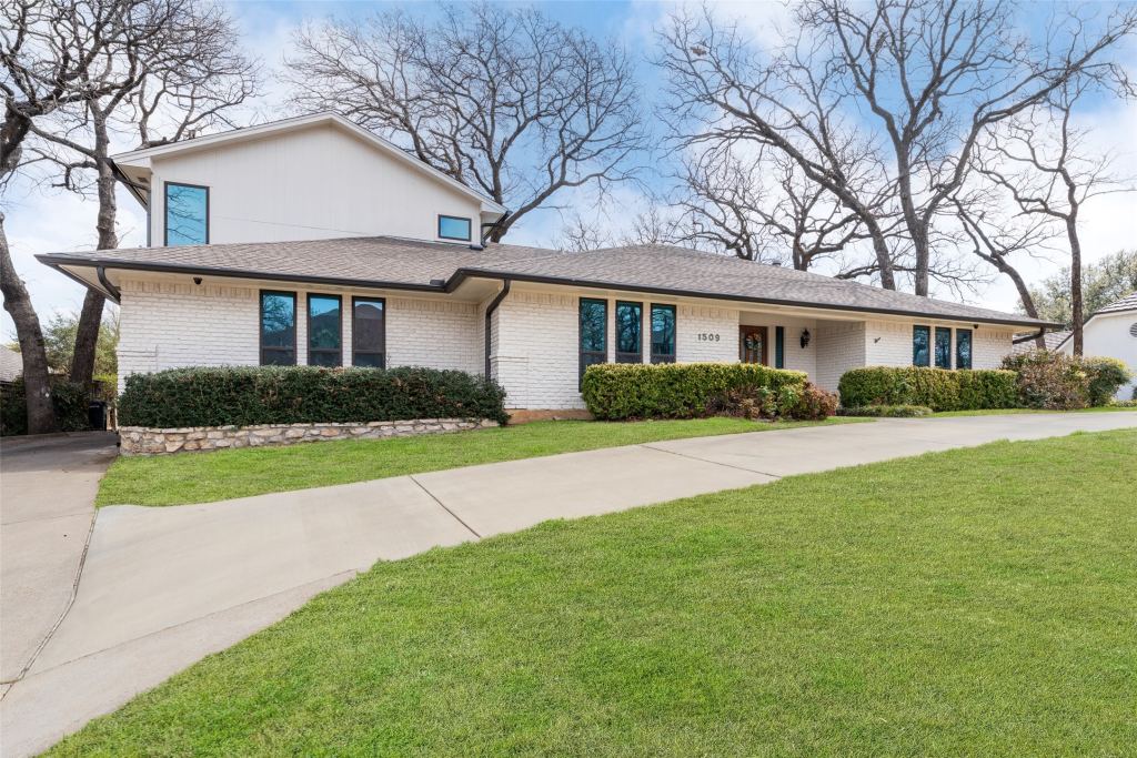 1509 Riverview Drive, Arlington, TX 76012 — photo 1