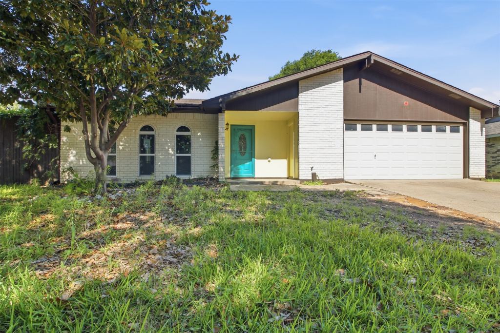 2604 Woodside Drive, Arlington, TX 76016 — photo 1