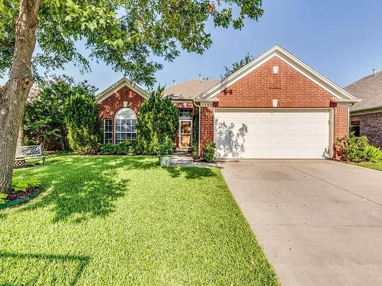 1123 Marshall Drive, Euless, TX 76039 — photo 1