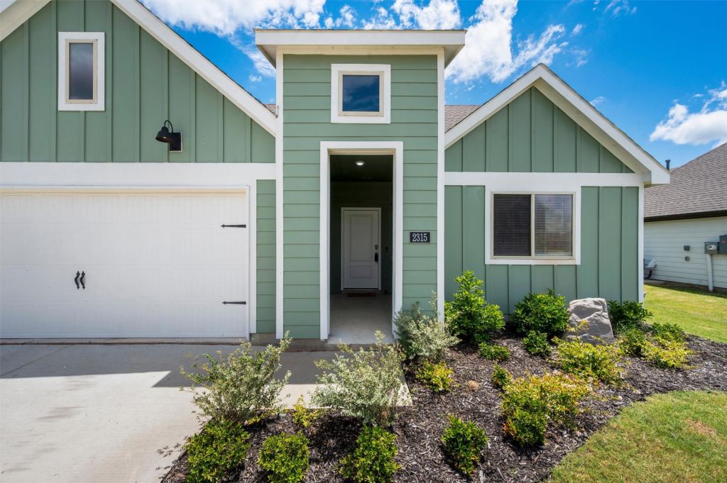 2315 Hydrangea Drive, Pilot Point, TX 76258 — photo 1