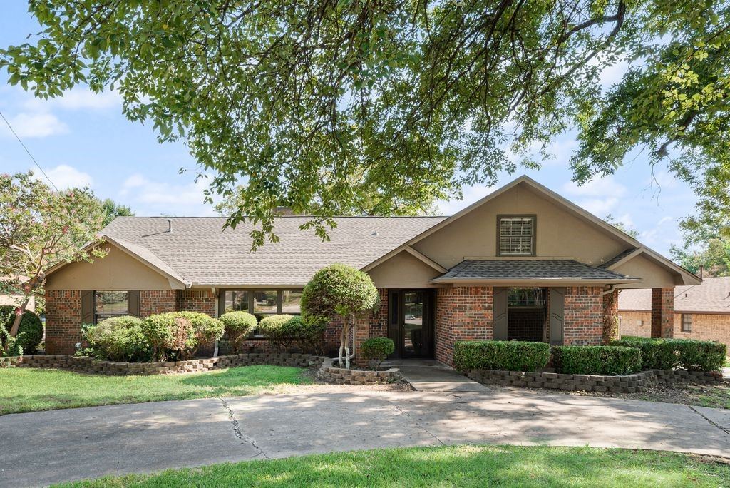 714 W Lamberth Road, Sherman, TX 75092 — photo 1