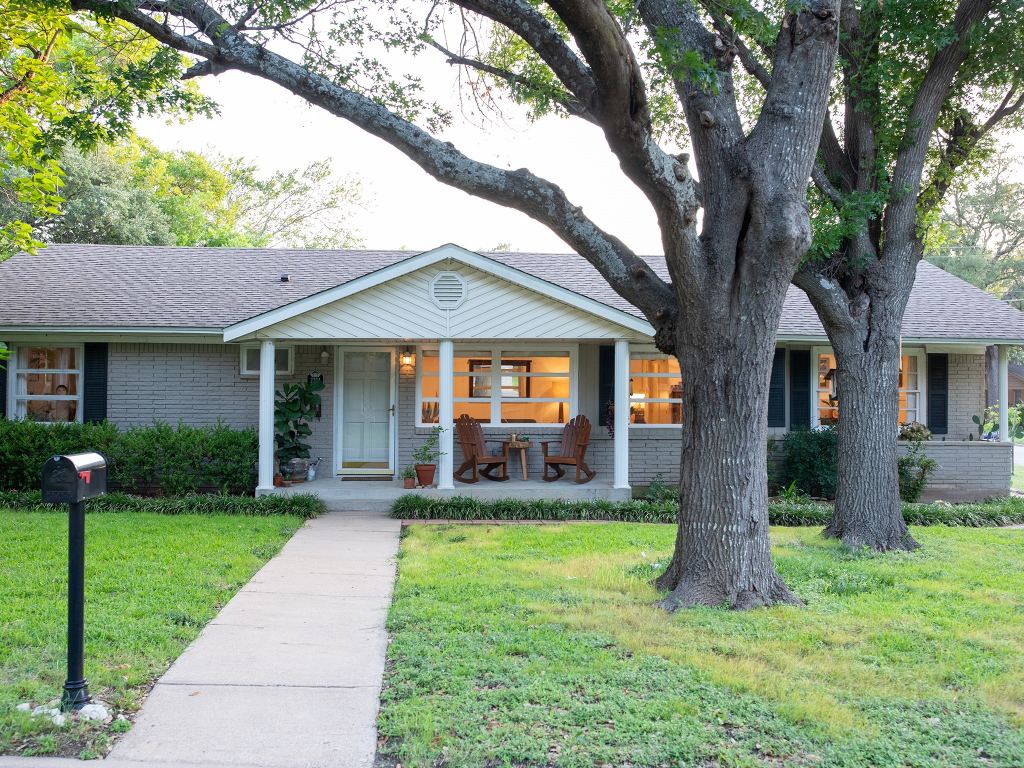 2324 Lake Air Drive, Waco, TX 76710 — photo 1