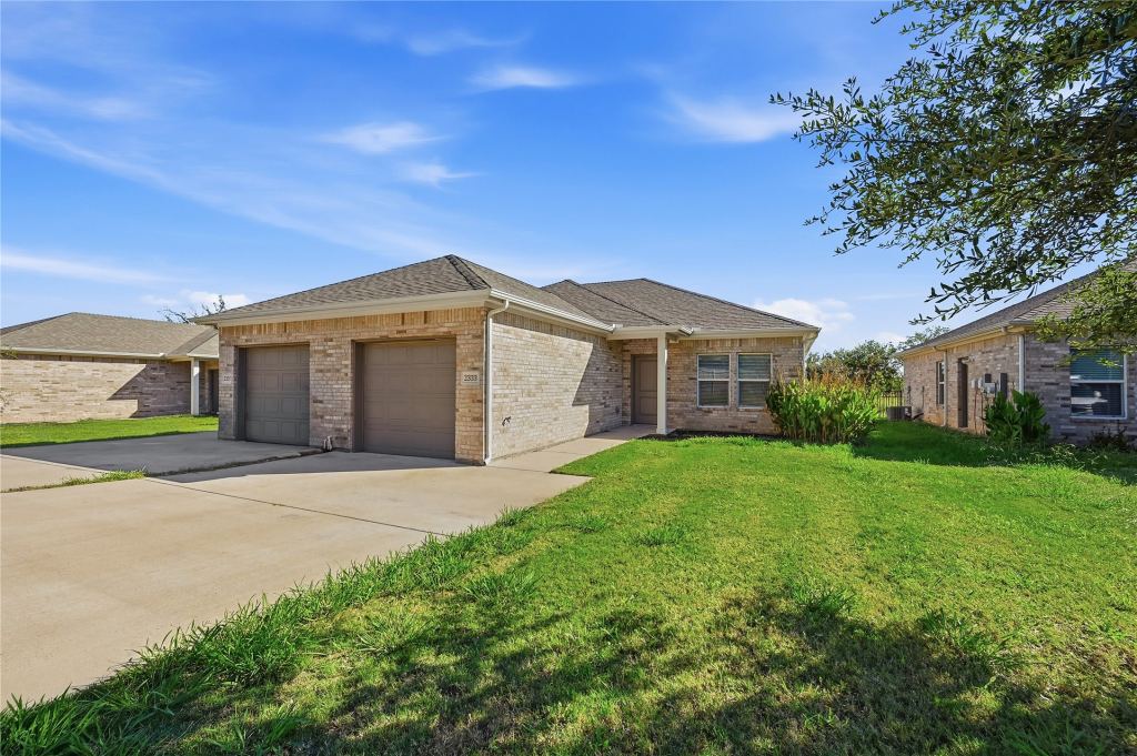 2333 N Hickory Street, Sherman, TX 75092 — photo 1