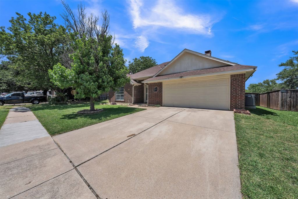 1409 Prentice Street, Arlington, TX 76018 — photo 1