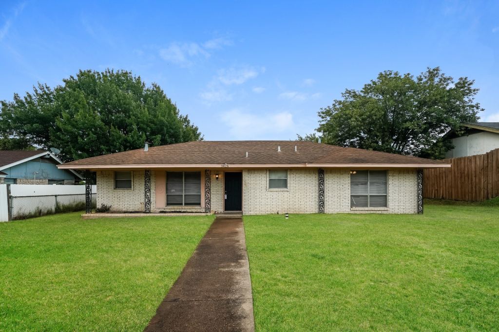 3426 Hacienda Drive, Dallas, TX 75233 — photo 1