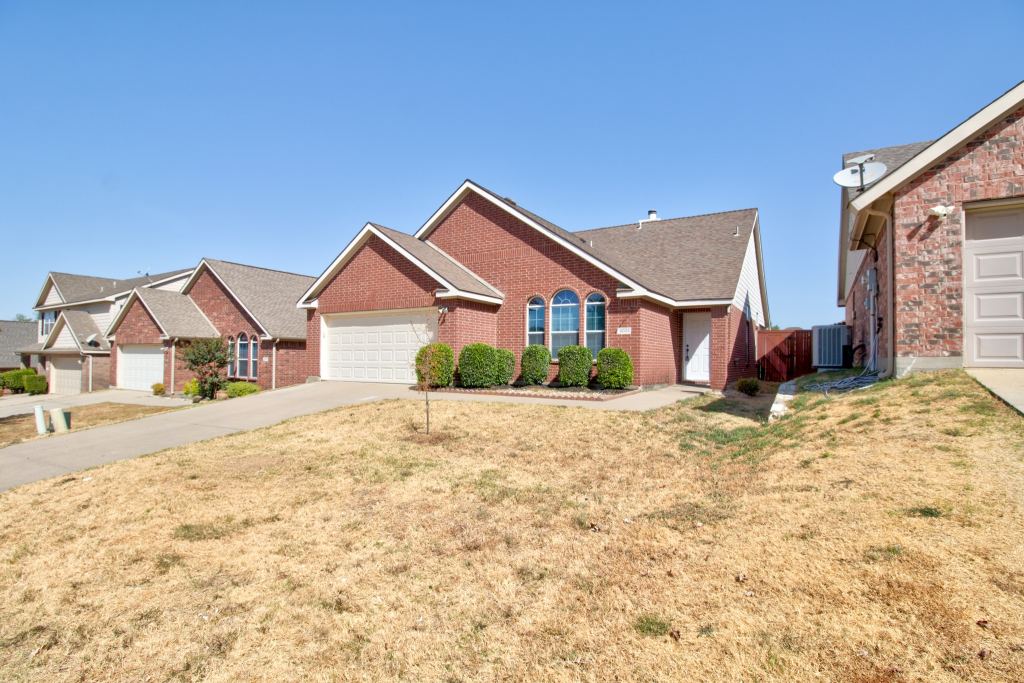 9001 Wild Rose Lane, Aubrey, TX 76227 — photo 1