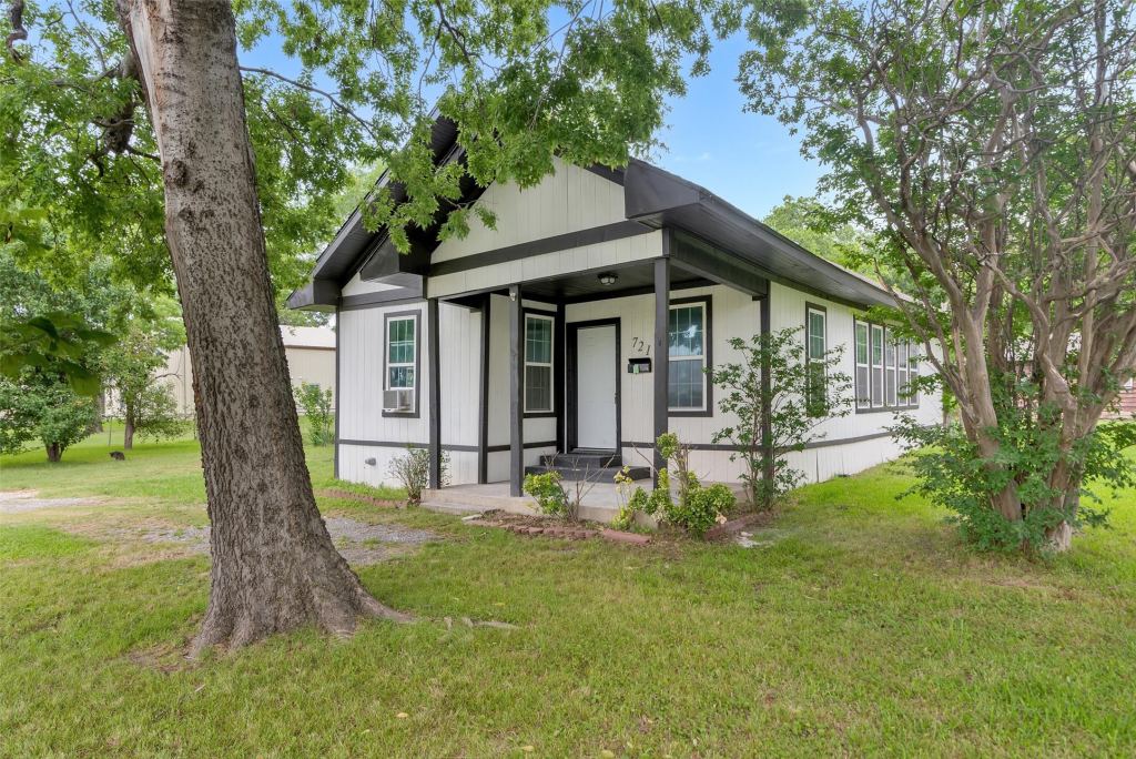 721 S First Street, Sherman, TX 75090 — photo 1
