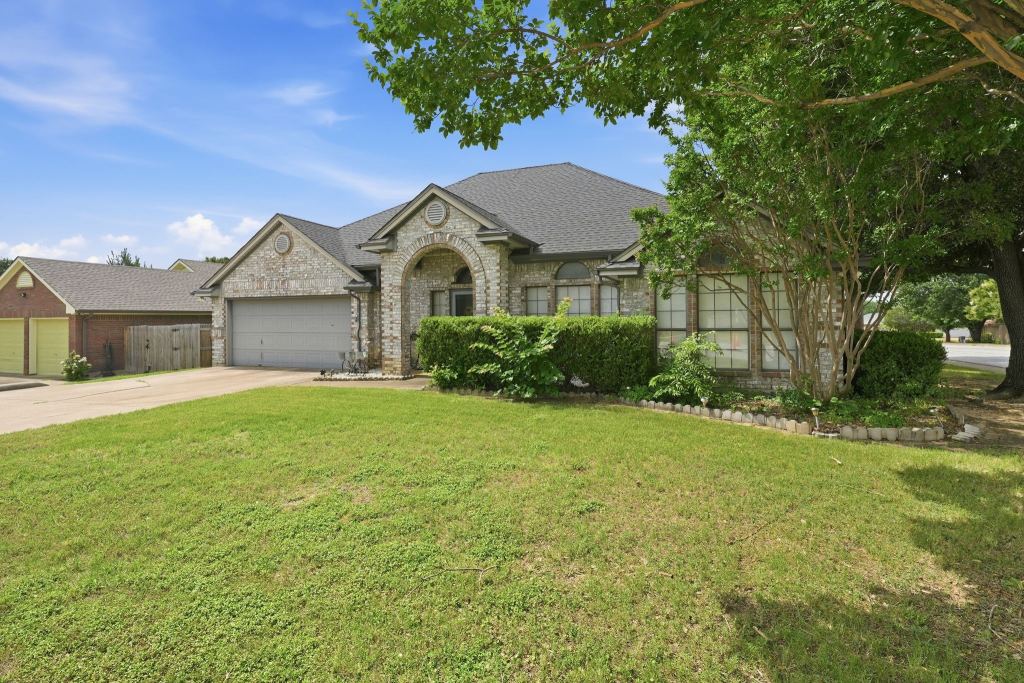 7600 Chapman Drive, North Richland Hills, TX 76182 — photo 1