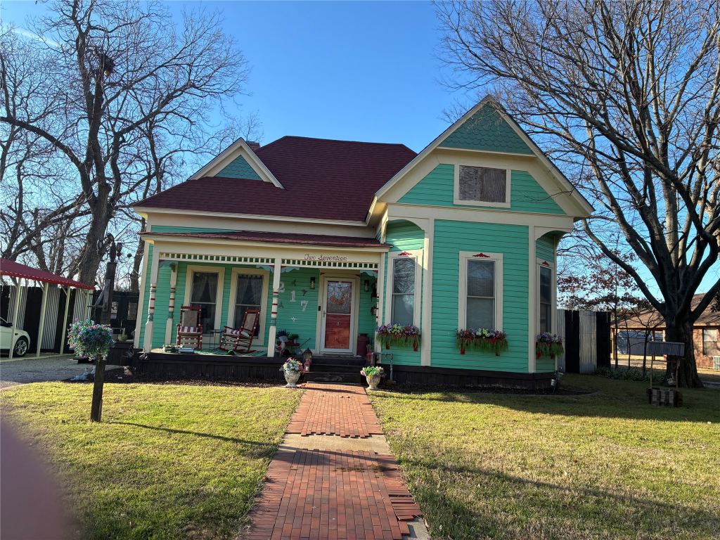 217 E White Street, Pilot Point, TX 76258 — photo 1