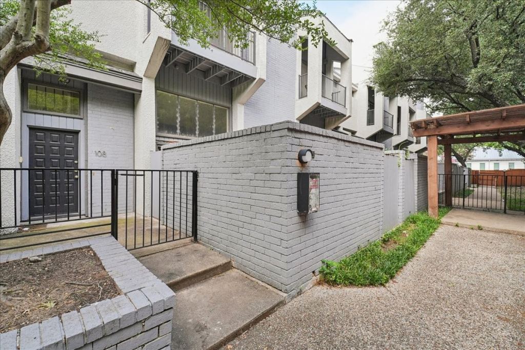 3618 Gillespie Street 108, Dallas, TX 75219 — photo 1
