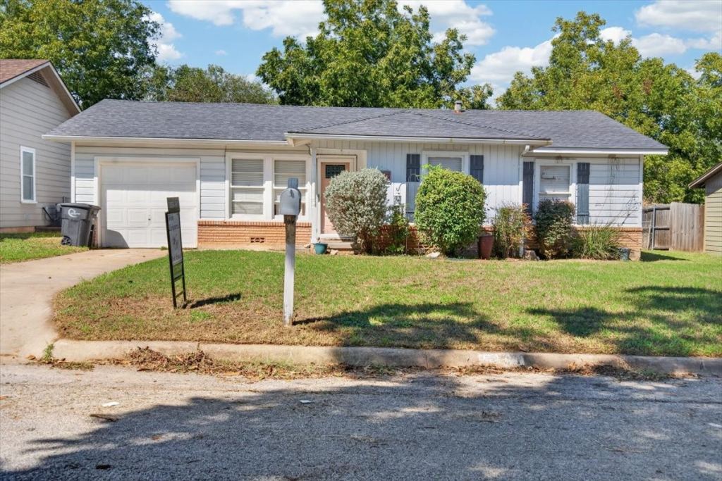 1204 Bales Street, Cleburne, TX 76033 — photo 1
