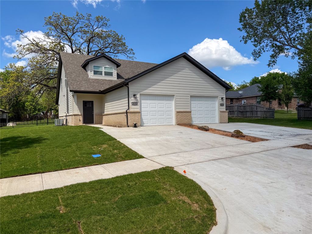 413 W Dulin Street, Sherman, TX 75090 — photo 1