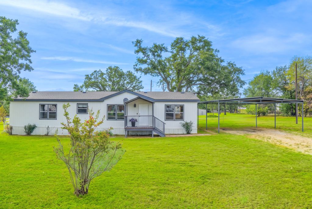 104 Hill Top Court, Springtown, TX 76082 — photo 1