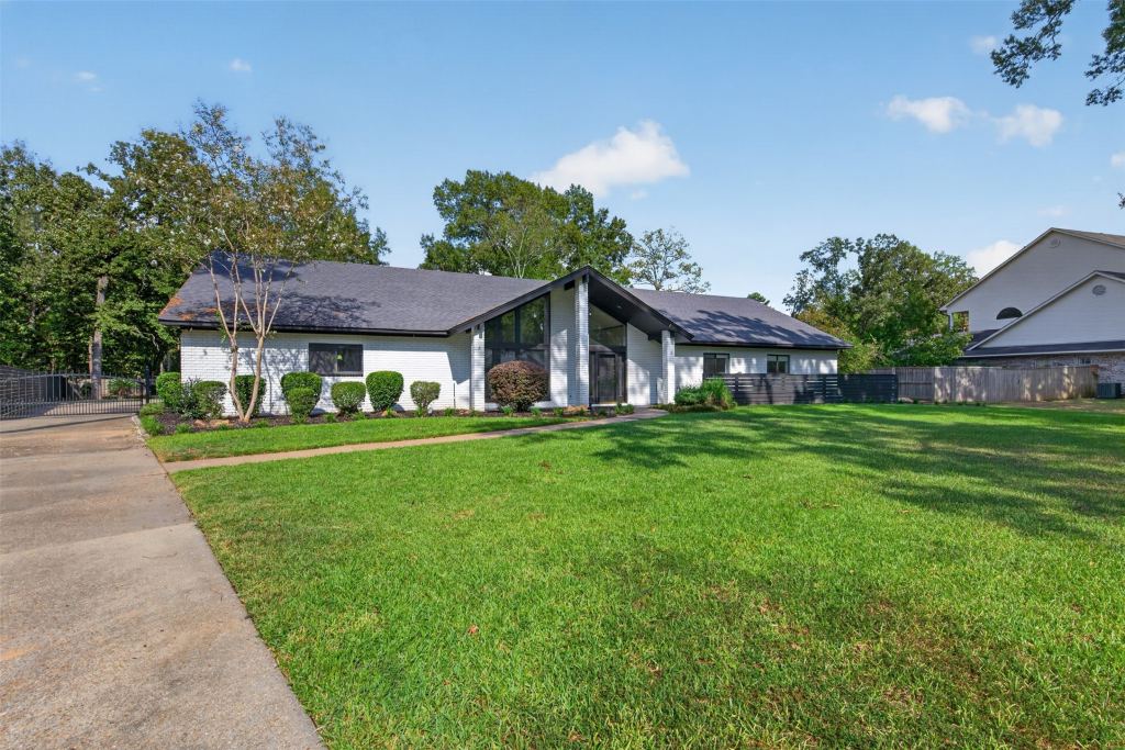 1044 Bauxhall Circle