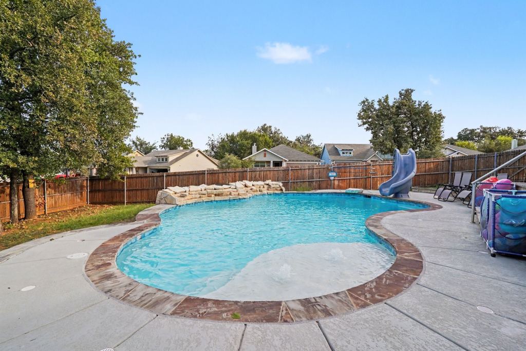 360 Daleview Drive, Kennedale, TX 76060 — photo 1