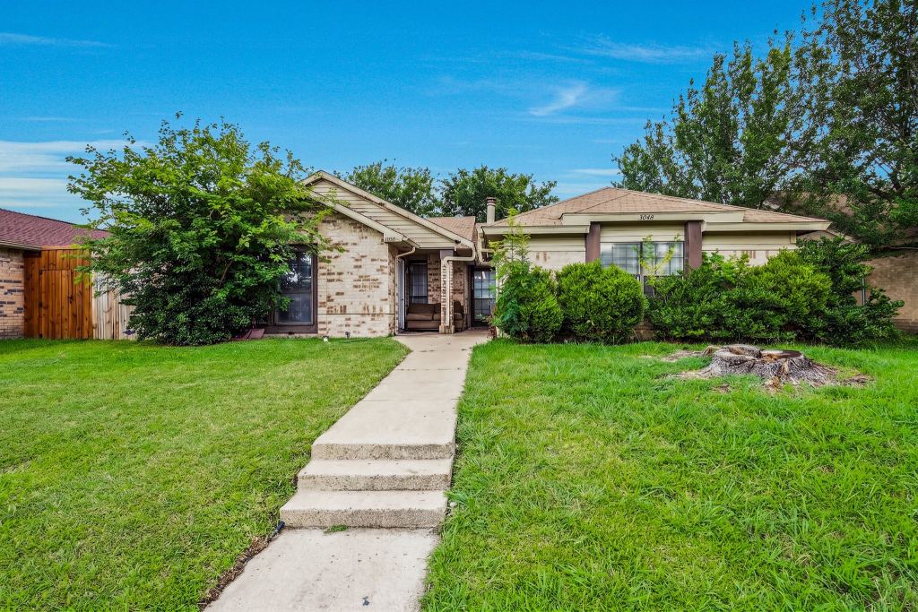 3048 Navarro Lane, Grand Prairie, TX 75052 — photo 1