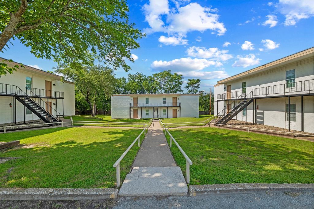 312 W Rentz 99, Weatherford, TX 76086 — photo 1