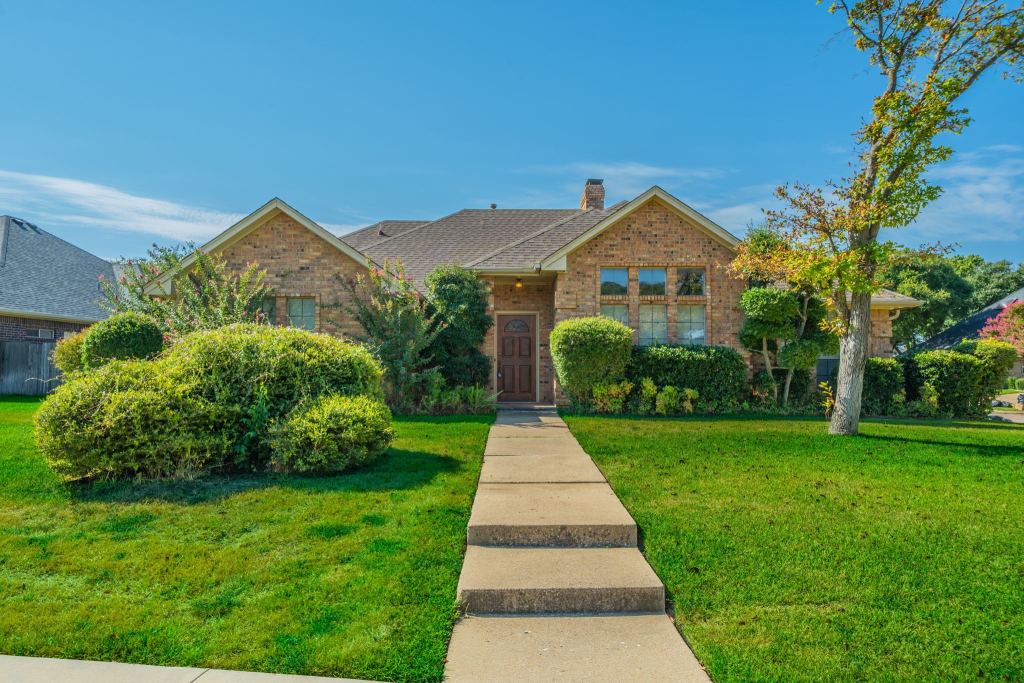 529 Winston Street, Grand Prairie, TX 75052 — photo 1