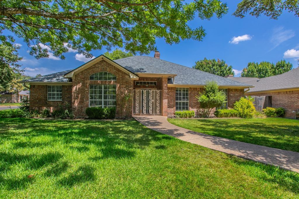 3021 Chimney Hill Drive, Waco, TX 76708 — photo 1