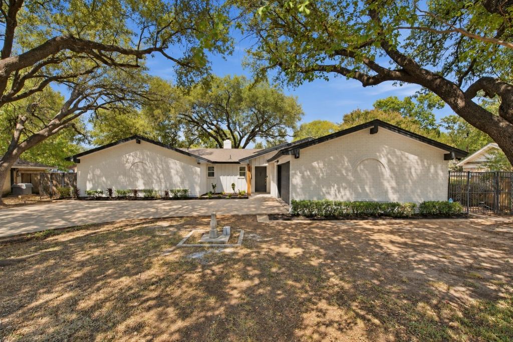 4905 Rock River Drive